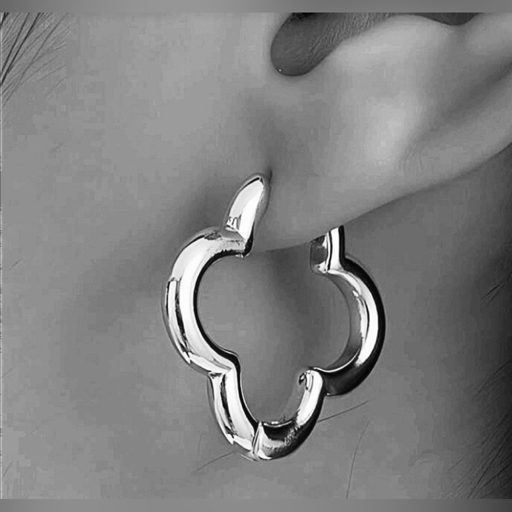 NEW! 14K Gold Plated Minimalist Clover Huggie Hoop Earrings